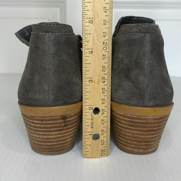 1. State Loka Women’s Sz 7 Suede Studded Ankle Bootie Almond Toe Block Heel Gray - Picture 9 of 9